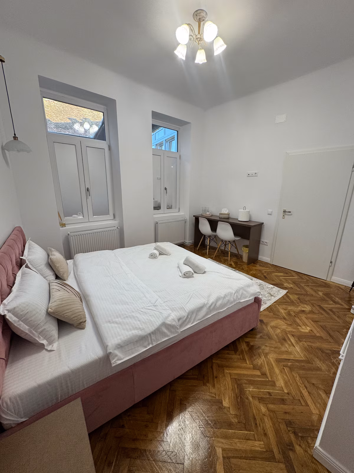 FLH - Central Oasis - Pink